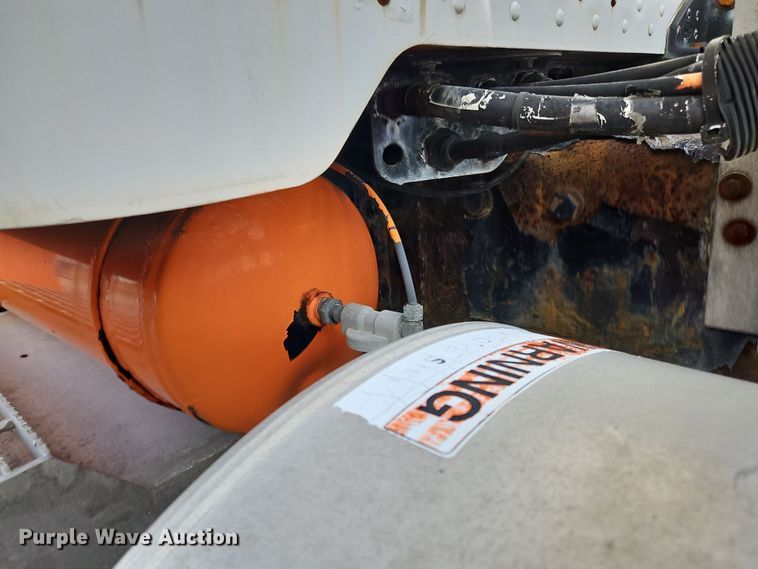 image for item OJ9706 2005 Peterbilt 379  semi truck