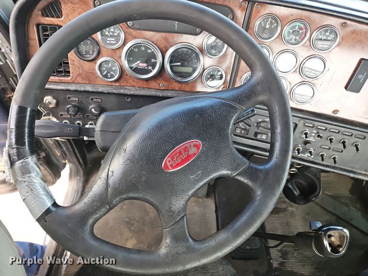 image for item OJ9706 2005 Peterbilt 379  semi truck