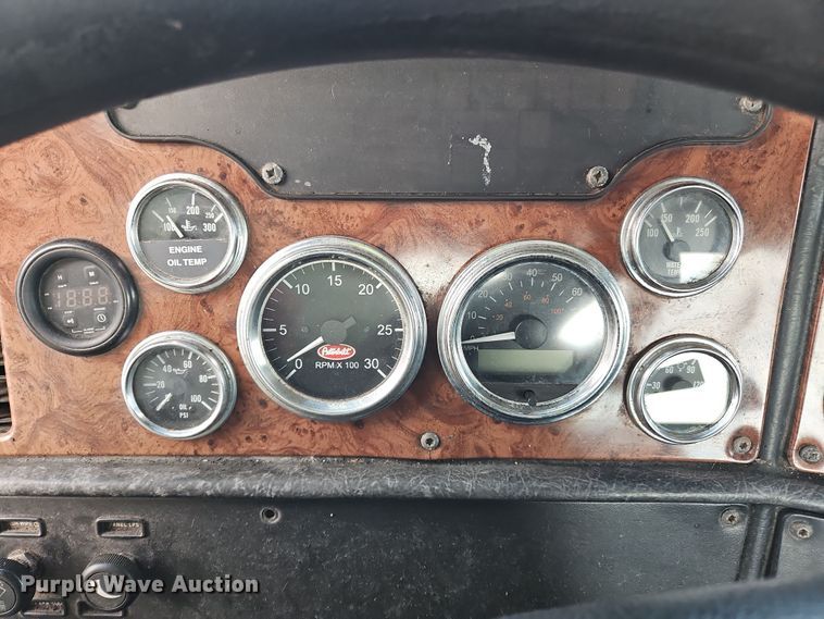 image for item OJ9706 2005 Peterbilt 379  semi truck