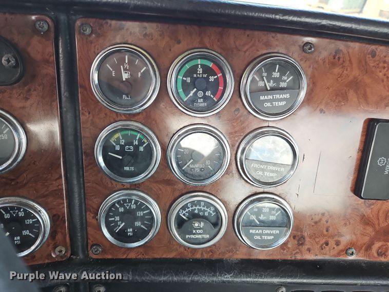 image for item OJ9706 2005 Peterbilt 379  semi truck