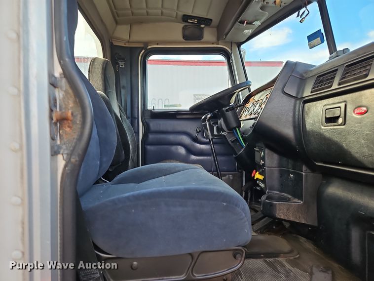 image for item OJ9706 2005 Peterbilt 379  semi truck