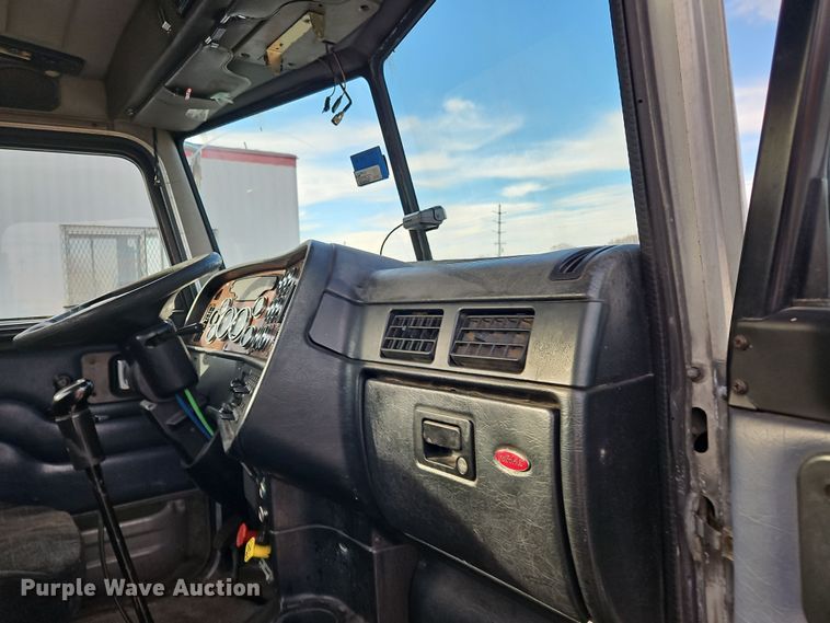 image for item OJ9706 2005 Peterbilt 379  semi truck