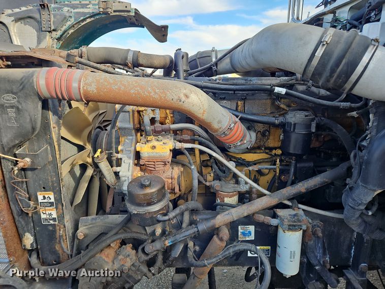 image for item OJ9706 2005 Peterbilt 379  semi truck