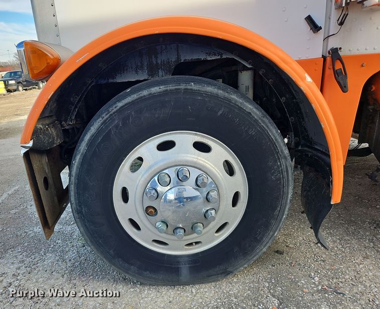 image for item OJ9706 2005 Peterbilt 379  semi truck