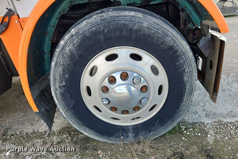 image for item OJ9706 2005 Peterbilt 379  semi truck