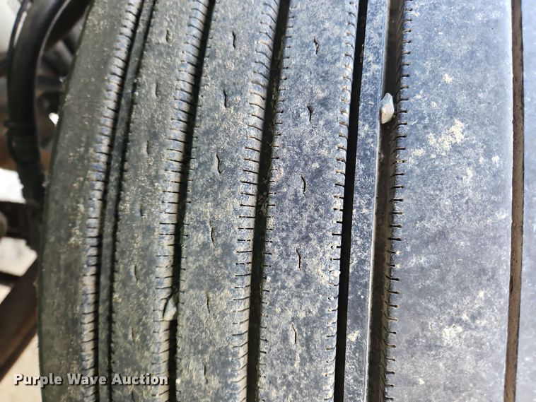 image for item OJ9706 2005 Peterbilt 379  semi truck