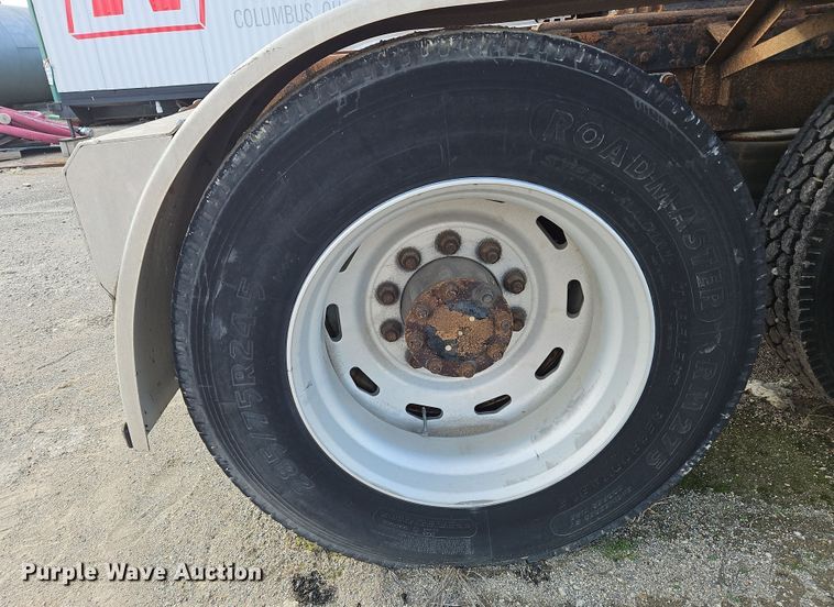 image for item OJ9706 2005 Peterbilt 379  semi truck