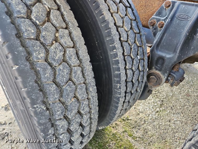 image for item OJ9706 2005 Peterbilt 379  semi truck