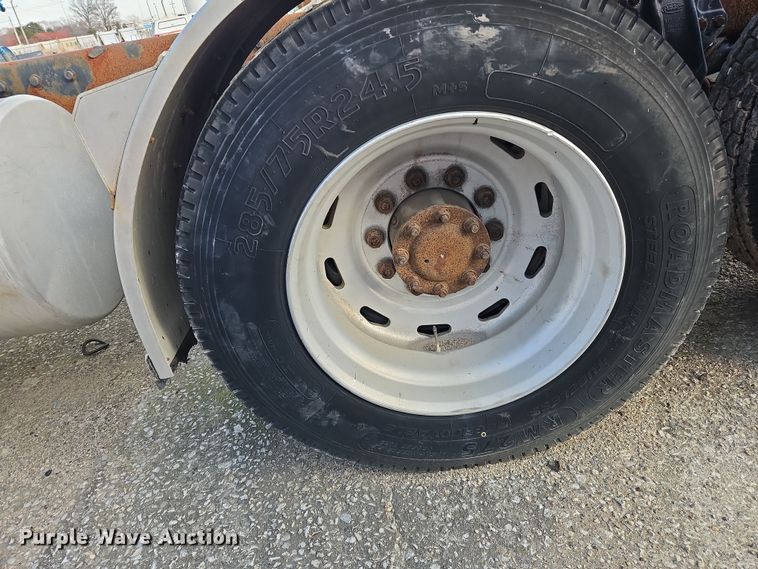 image for item OJ9706 2005 Peterbilt 379  semi truck