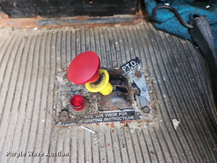 image for item OJ9706 2005 Peterbilt 379  semi truck