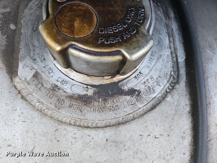 image for item OJ9707 2013 Freightliner Cascadia  tank truck