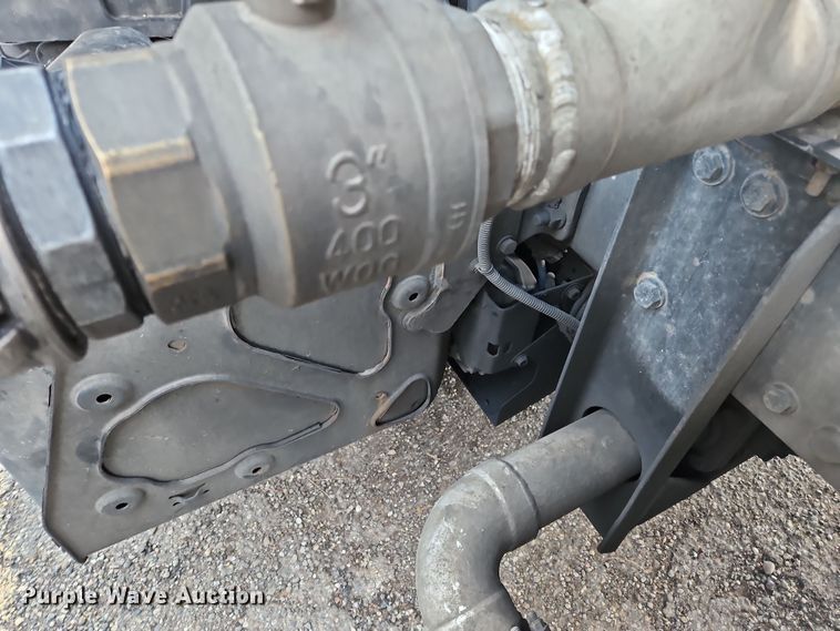 image for item OJ9707 2013 Freightliner Cascadia  tank truck