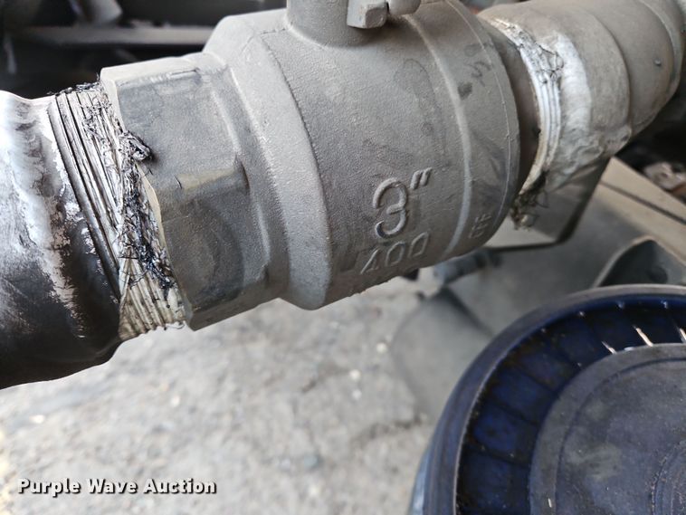 image for item OJ9707 2013 Freightliner Cascadia  tank truck