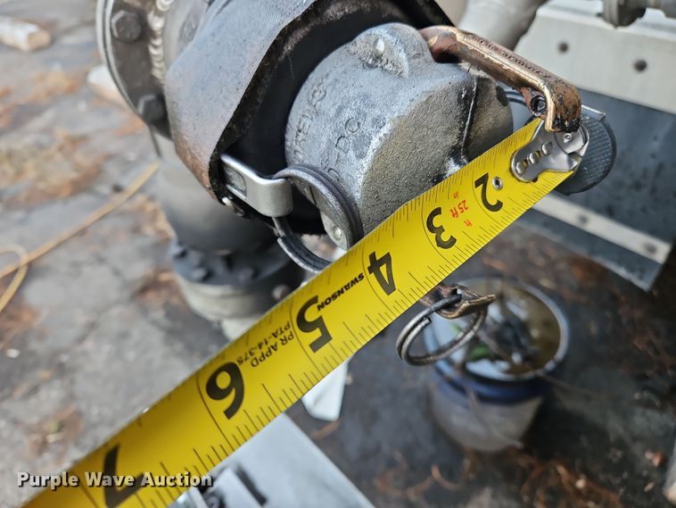 image for item OJ9707 2013 Freightliner Cascadia  tank truck