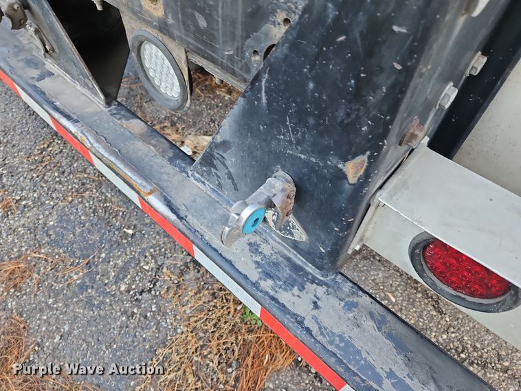 image for item OJ9707 2013 Freightliner Cascadia  tank truck