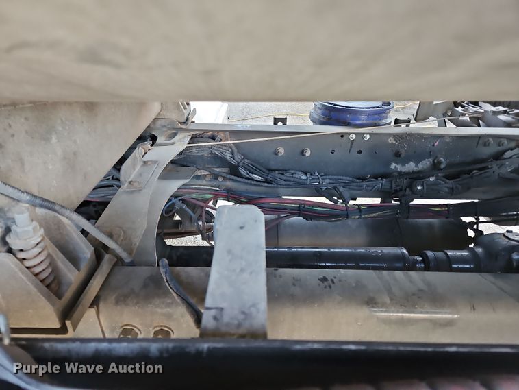 image for item OJ9707 2013 Freightliner Cascadia  tank truck