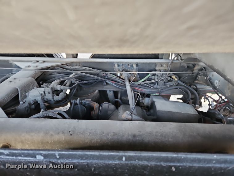 image for item OJ9707 2013 Freightliner Cascadia  tank truck