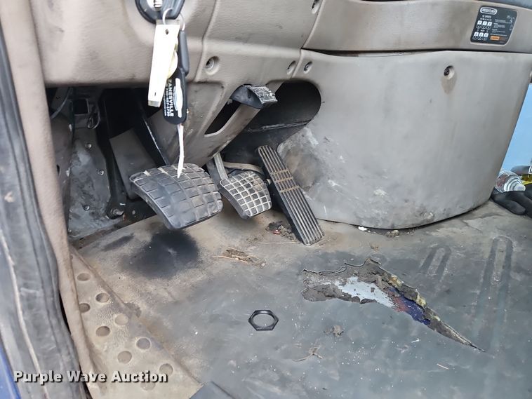 image for item OJ9707 2013 Freightliner Cascadia  tank truck