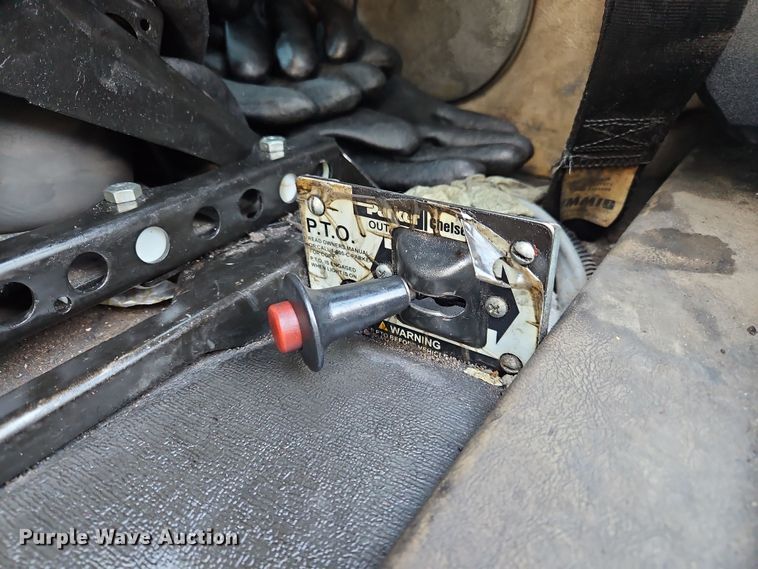 image for item OJ9707 2013 Freightliner Cascadia  tank truck