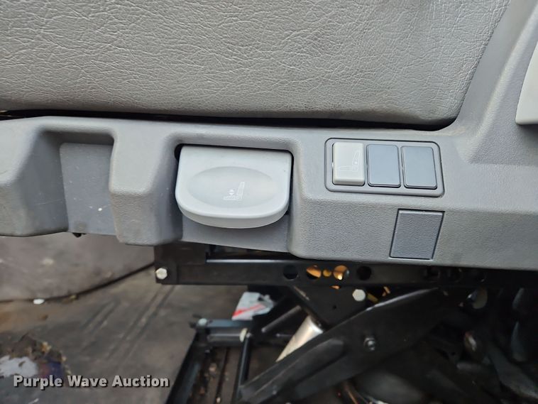 image for item OJ9707 2013 Freightliner Cascadia  tank truck