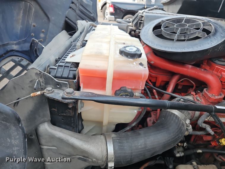 image for item OJ9707 2013 Freightliner Cascadia  tank truck