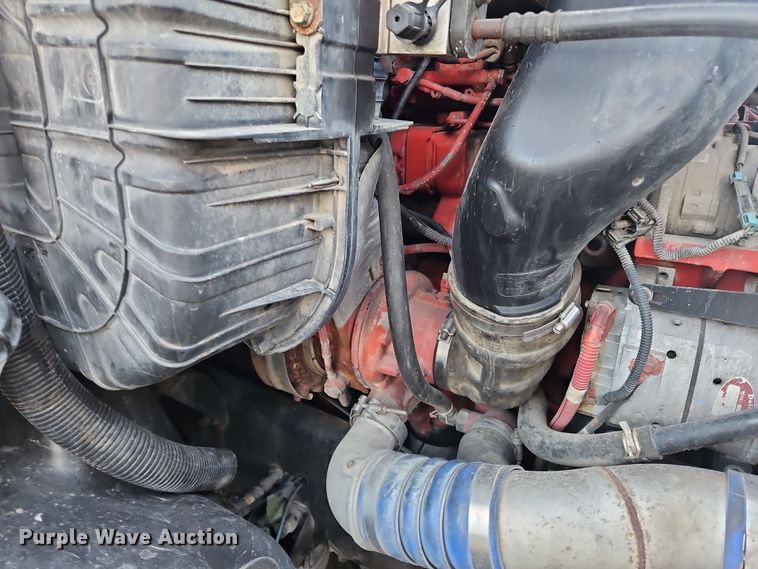 image for item OJ9707 2013 Freightliner Cascadia  tank truck