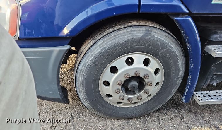 image for item OJ9707 2013 Freightliner Cascadia  tank truck