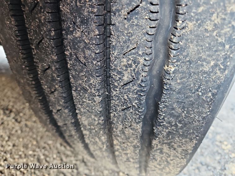 image for item OJ9707 2013 Freightliner Cascadia  tank truck