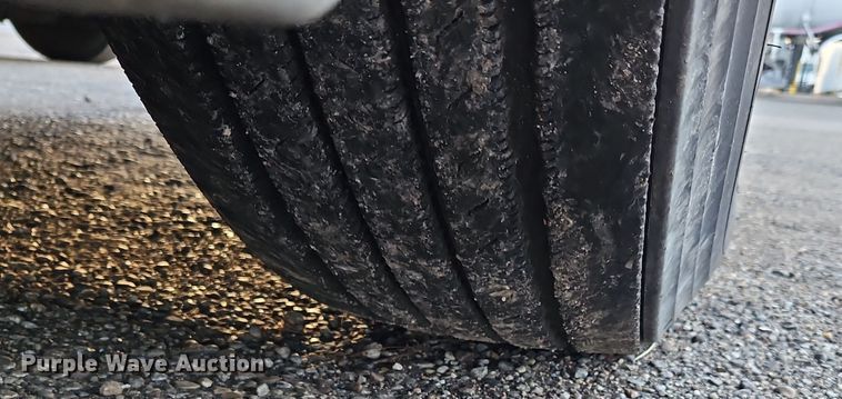 image for item OJ9707 2013 Freightliner Cascadia  tank truck