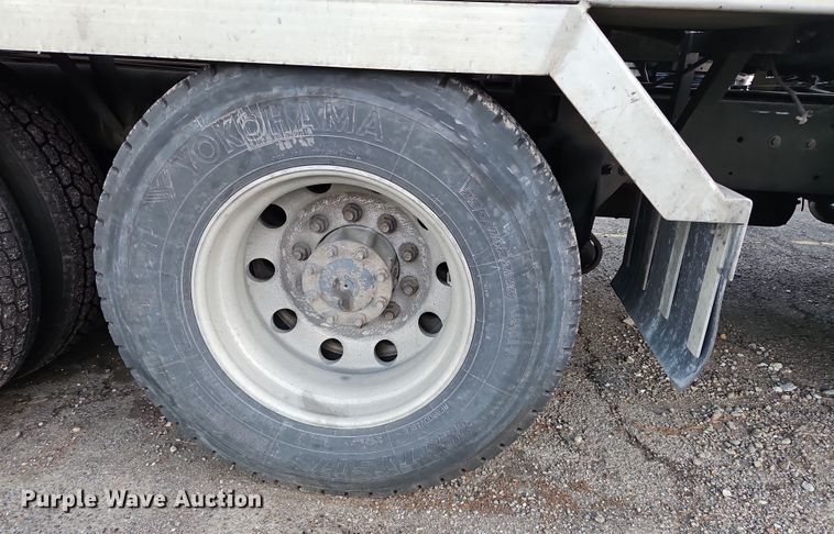 image for item OJ9707 2013 Freightliner Cascadia  tank truck