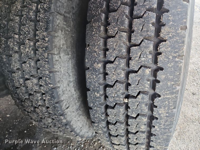 image for item OJ9707 2013 Freightliner Cascadia  tank truck