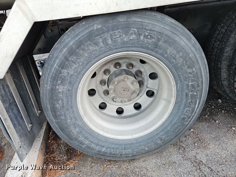 image for item OJ9707 2013 Freightliner Cascadia  tank truck