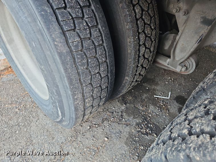 image for item OJ9707 2013 Freightliner Cascadia  tank truck