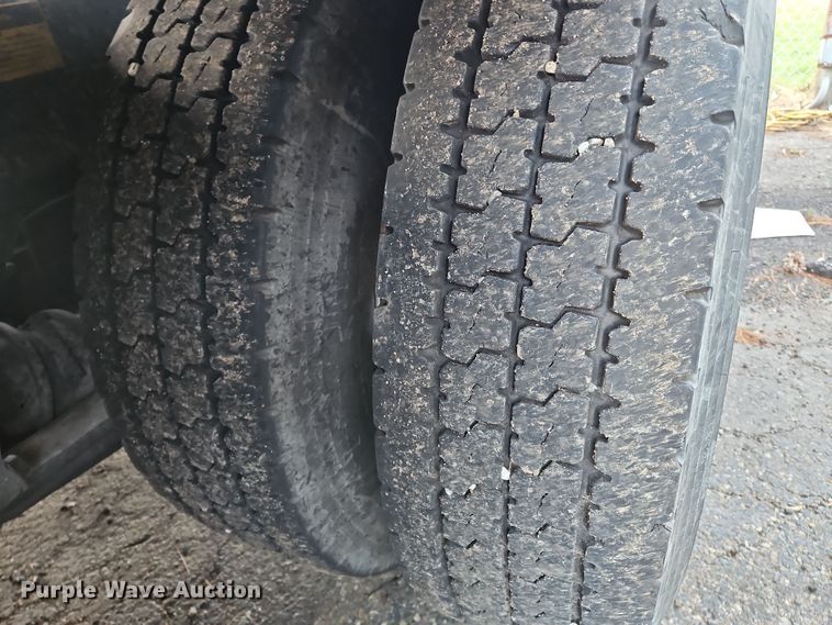 image for item OJ9707 2013 Freightliner Cascadia  tank truck