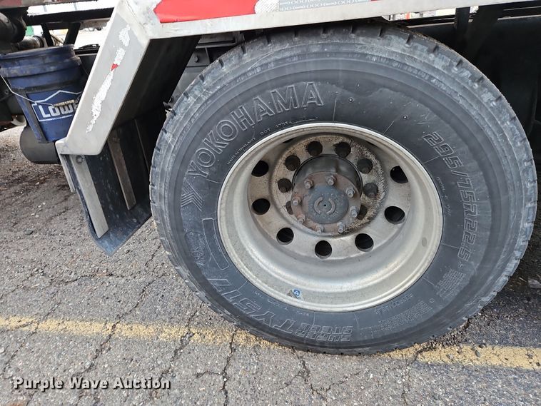 image for item OJ9707 2013 Freightliner Cascadia  tank truck