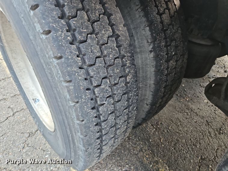 image for item OJ9707 2013 Freightliner Cascadia  tank truck