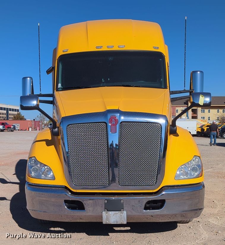 image for item OL9130 2020 Kenworth T680  semi truck