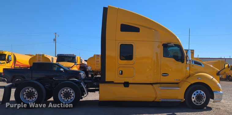image for item OL9130 2020 Kenworth T680  semi truck