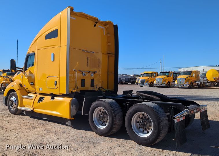 image for item OL9130 2020 Kenworth T680  semi truck