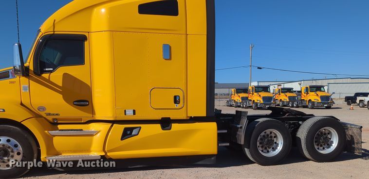 image for item OL9130 2020 Kenworth T680  semi truck