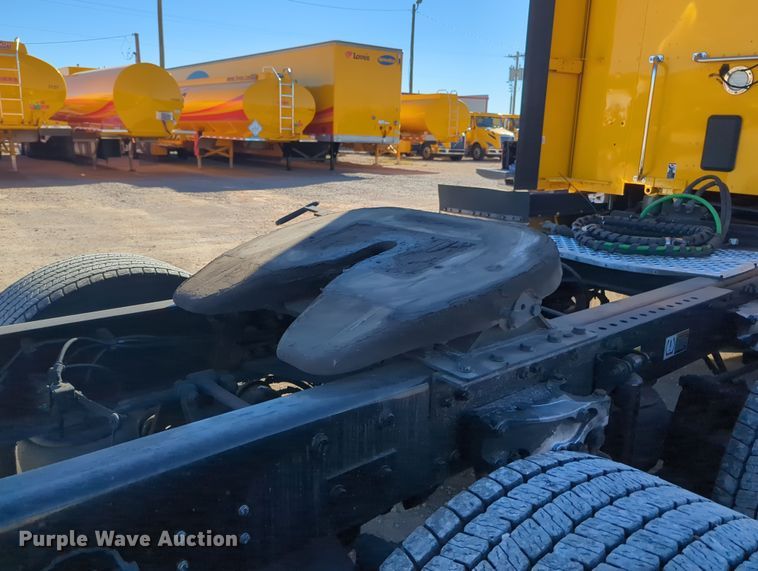 image for item OL9130 2020 Kenworth T680  semi truck