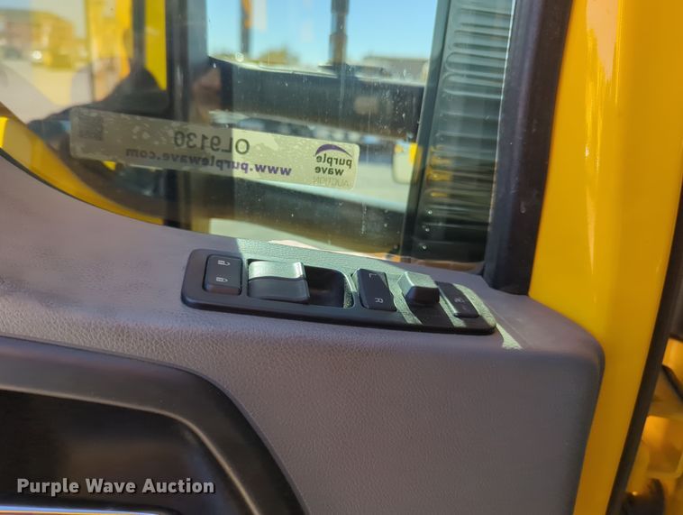 image for item OL9130 2020 Kenworth T680  semi truck