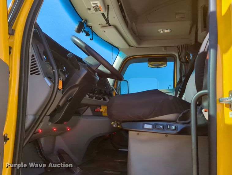 image for item OL9130 2020 Kenworth T680  semi truck