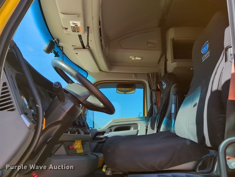 image for item OL9130 2020 Kenworth T680  semi truck