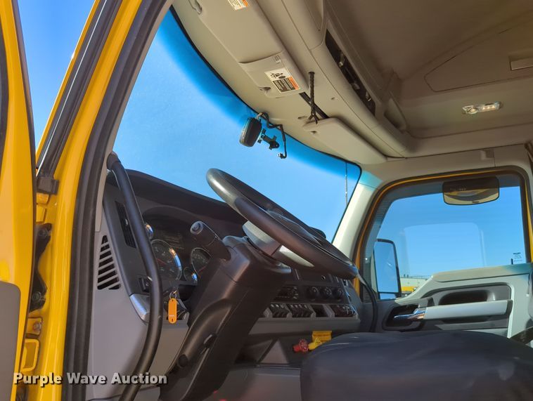 image for item OL9130 2020 Kenworth T680  semi truck