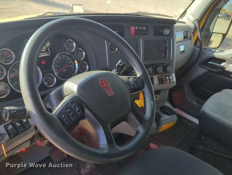 image for item OL9130 2020 Kenworth T680  semi truck