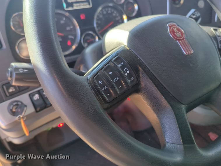 image for item OL9130 2020 Kenworth T680  semi truck