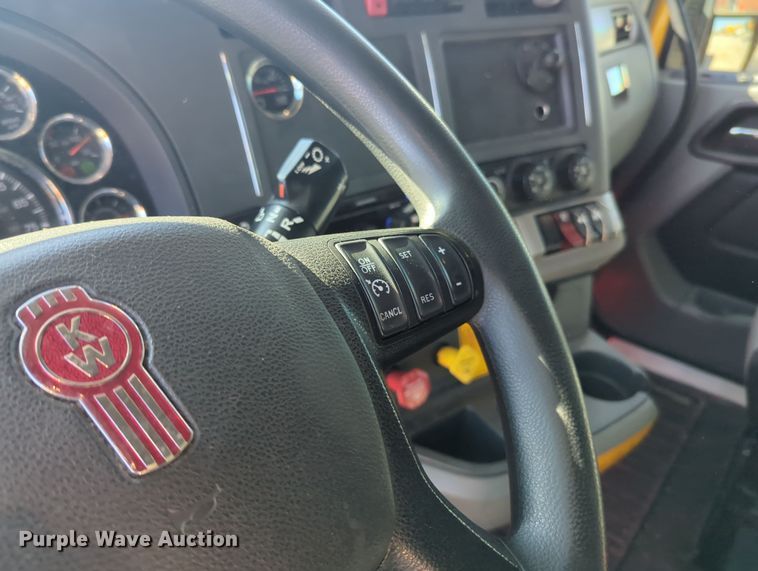 image for item OL9130 2020 Kenworth T680  semi truck