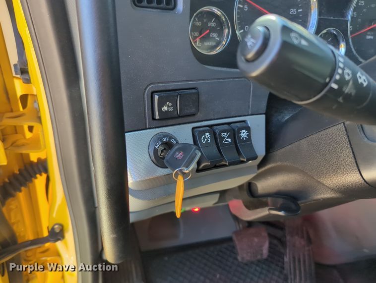 image for item OL9130 2020 Kenworth T680  semi truck