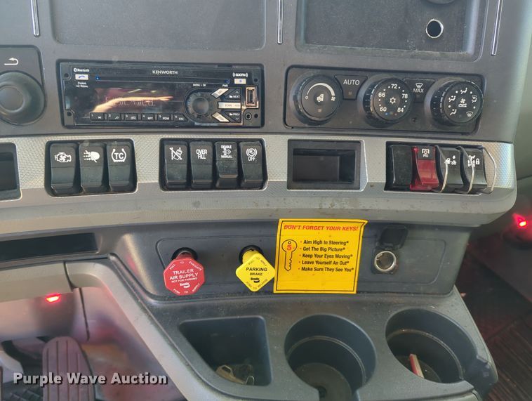 image for item OL9130 2020 Kenworth T680  semi truck